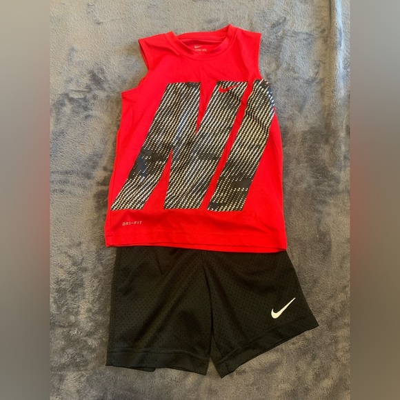 Nike Kids Red and Black Graphic Set - Picture 1 of 7